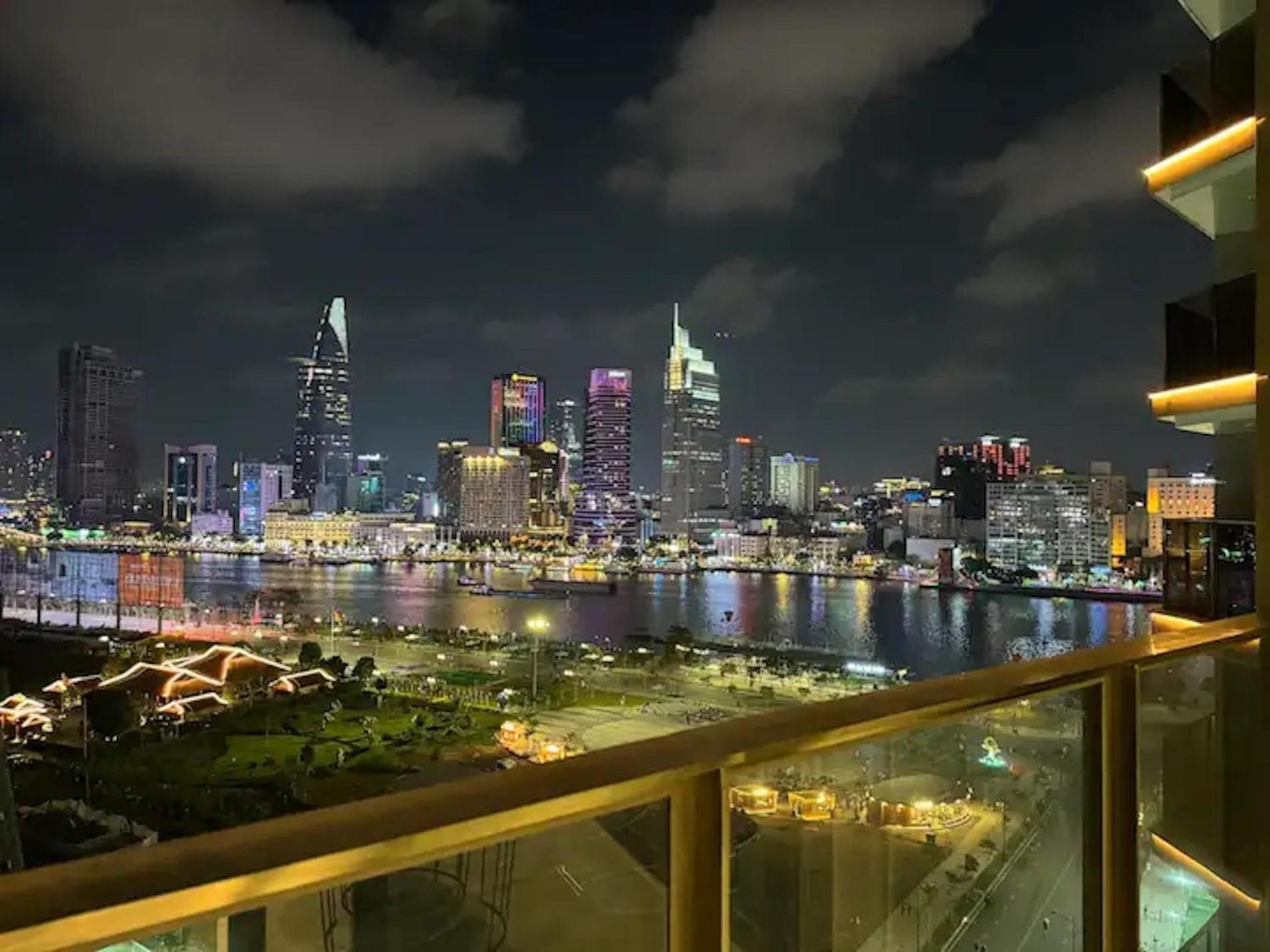 The Opera Apartment Cental Saigon Free Pool-Gym-Sauna Room- Golf Mini โฮจิมินห์ซิตี้ ภายนอก รูปภาพ