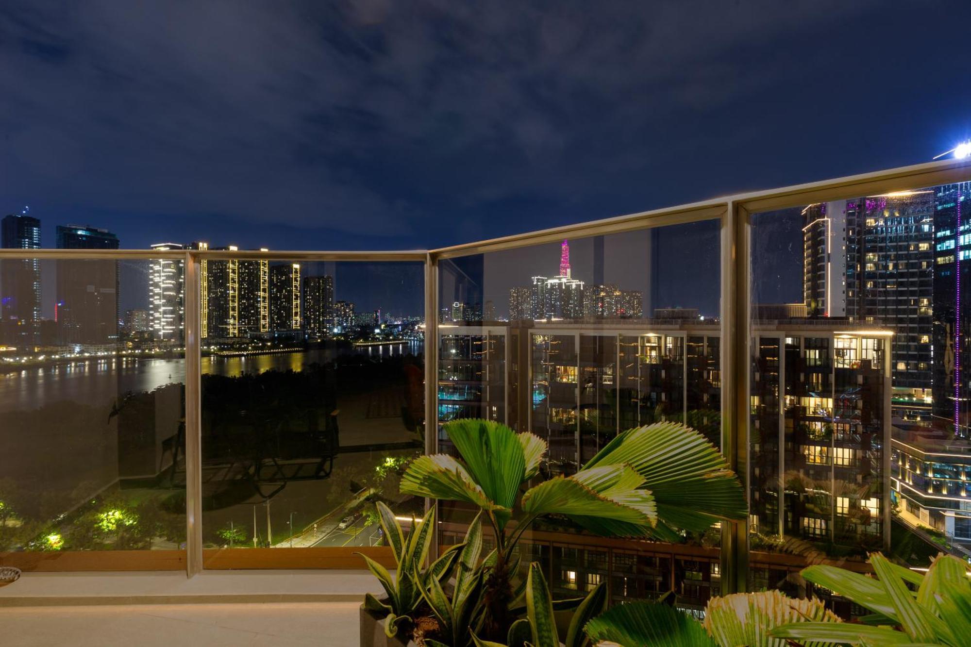 The Opera Apartment Cental Saigon Free Pool-Gym-Sauna Room- Golf Mini โฮจิมินห์ซิตี้ ภายนอก รูปภาพ
