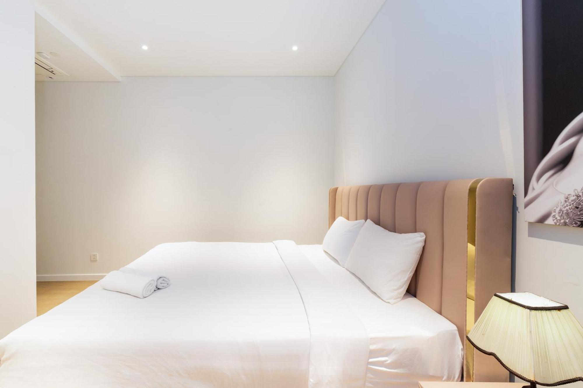 The Opera Apartment Cental Saigon Free Pool-Gym-Sauna Room- Golf Mini โฮจิมินห์ซิตี้ ภายนอก รูปภาพ